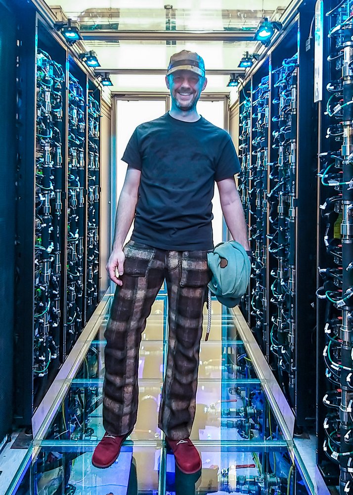 Stefan Eder im Supercomputer VSC4