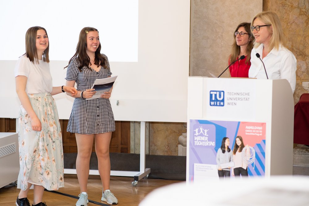 TU Austria Preis 2019 Preisverleihung - Gewinnerinnen mit Vizerektorin Steiger