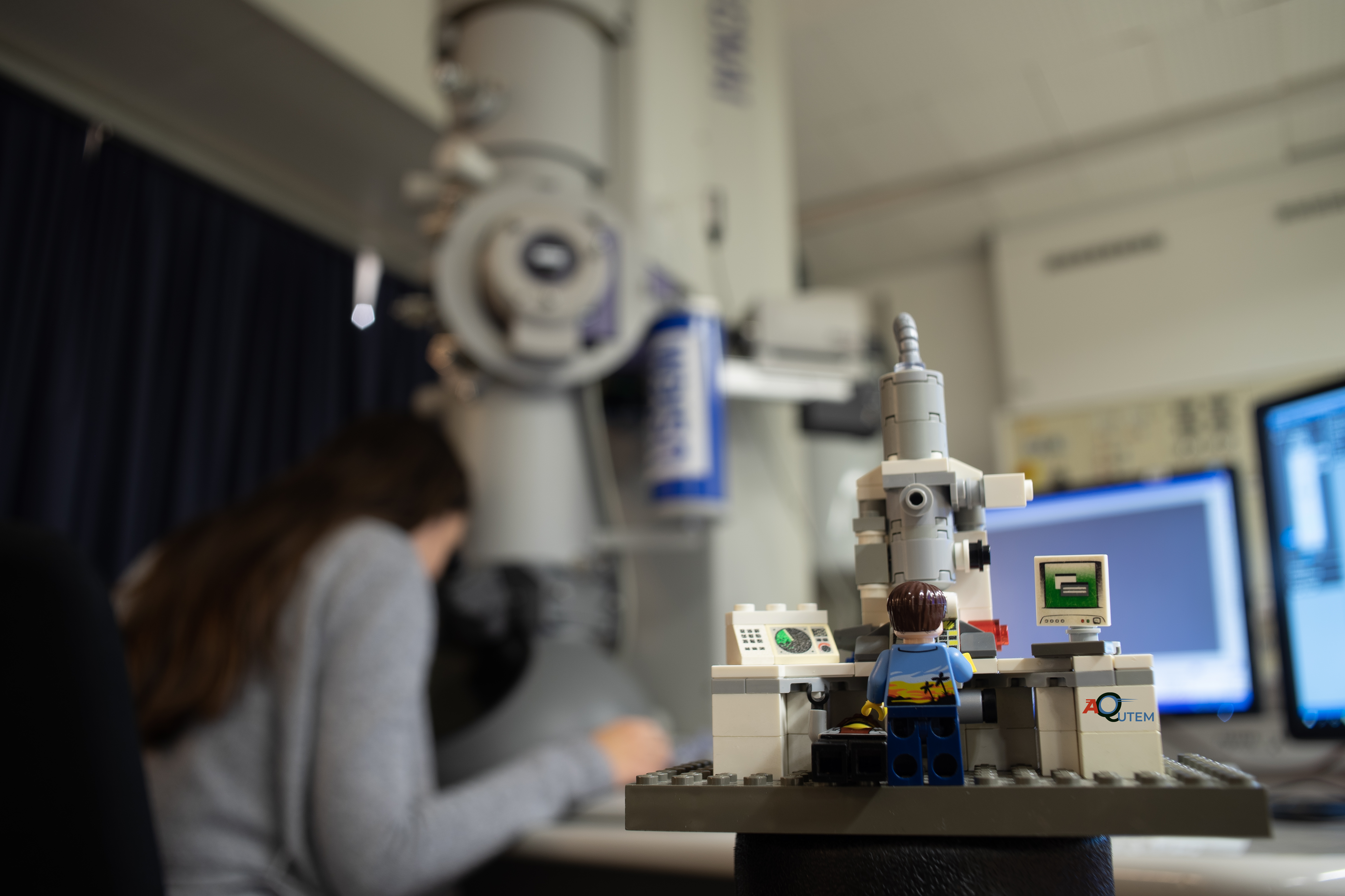 Lego-Modell eines Elektronenmikroskops