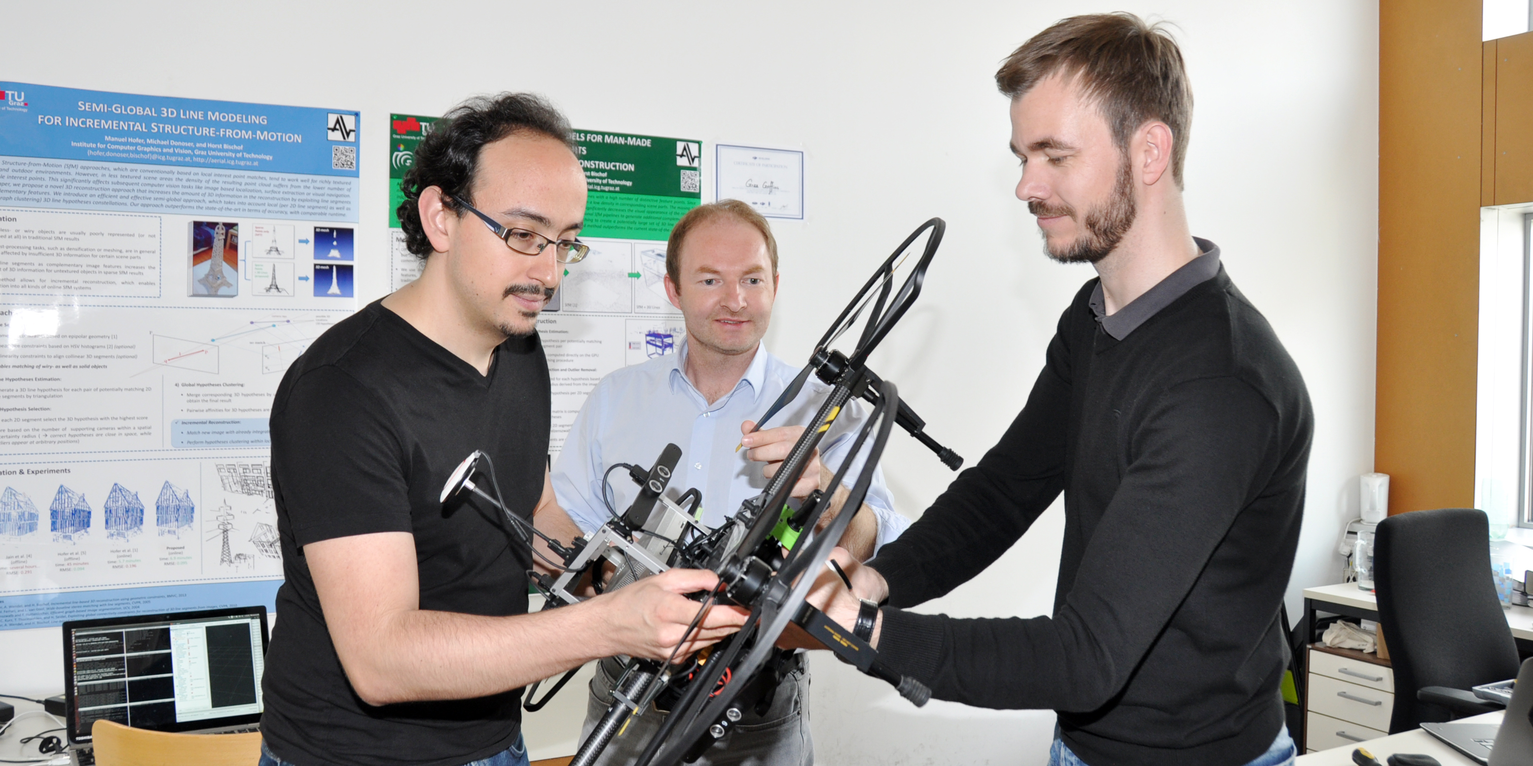 f.l.t.r.: Jesus Pestana Puerta, Friedrich Fraundorfer and Michael Maurer are preparing the drone for the next flight.